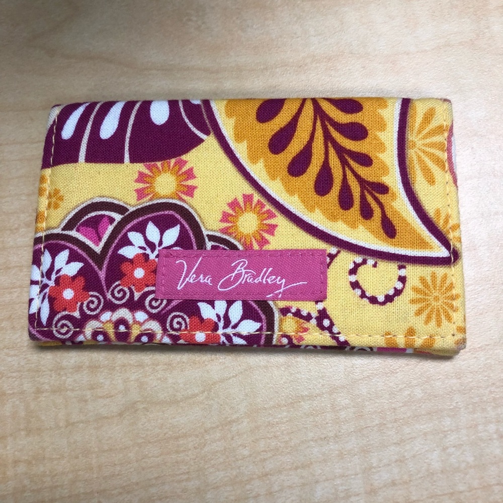 VERA BRADLEY CARDHOLDER. New without tags